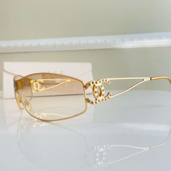 🌸SOLD🌸CHANEL AUTHENTIC Gold CC crystal sunglasses - Picture 8 of 16